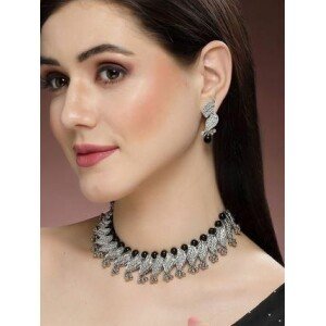 Karatcart Silver Plated Kundan and Black Bead Jewellery Set for Women