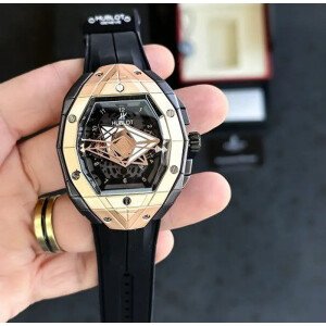 Classy Hublot Watch For Men (BRW330)