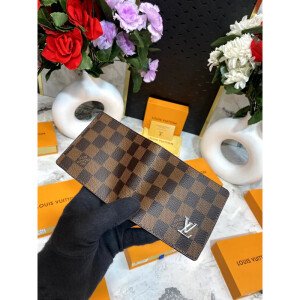 Stylish Louis Vuitton Wallet For Men (CT536)
